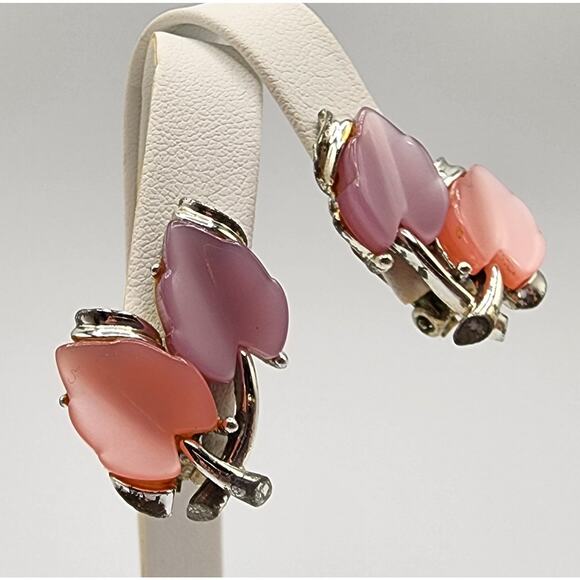 1950s Moonglow Clip-On Earrings Pink & Lavender Thermoset Leaves - Picture 3 of 8